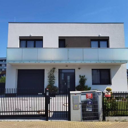 Yipin Villa Prag Exteriör bild