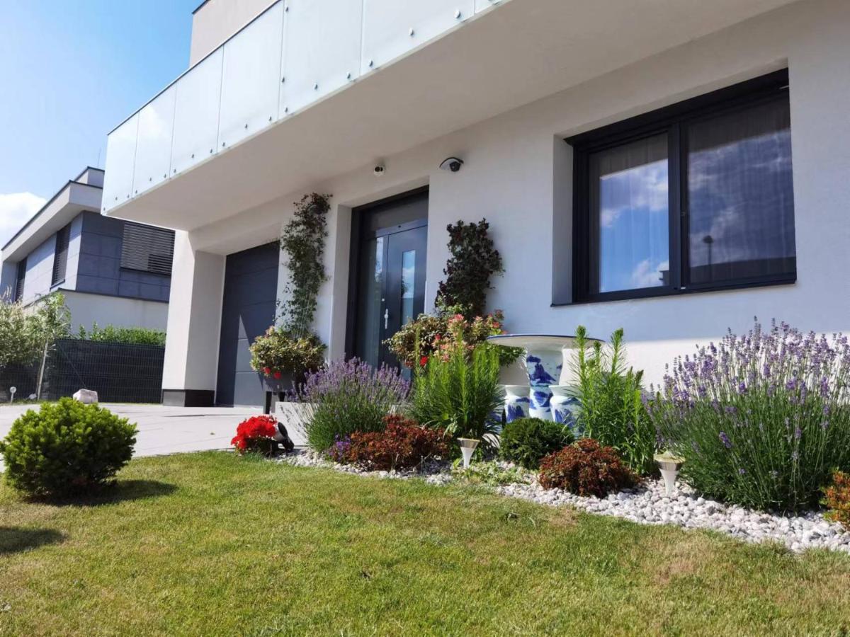 Yipin Villa Prag Exteriör bild